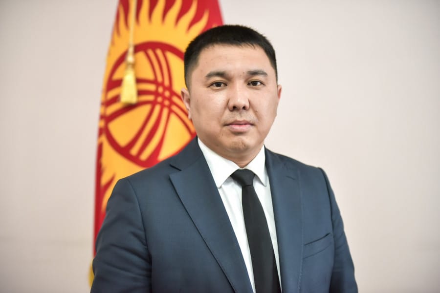 Мэр Бишкека продолжает кадровые перестановки: назначены новые главы ДУМИ и «Бишкекводхоза»