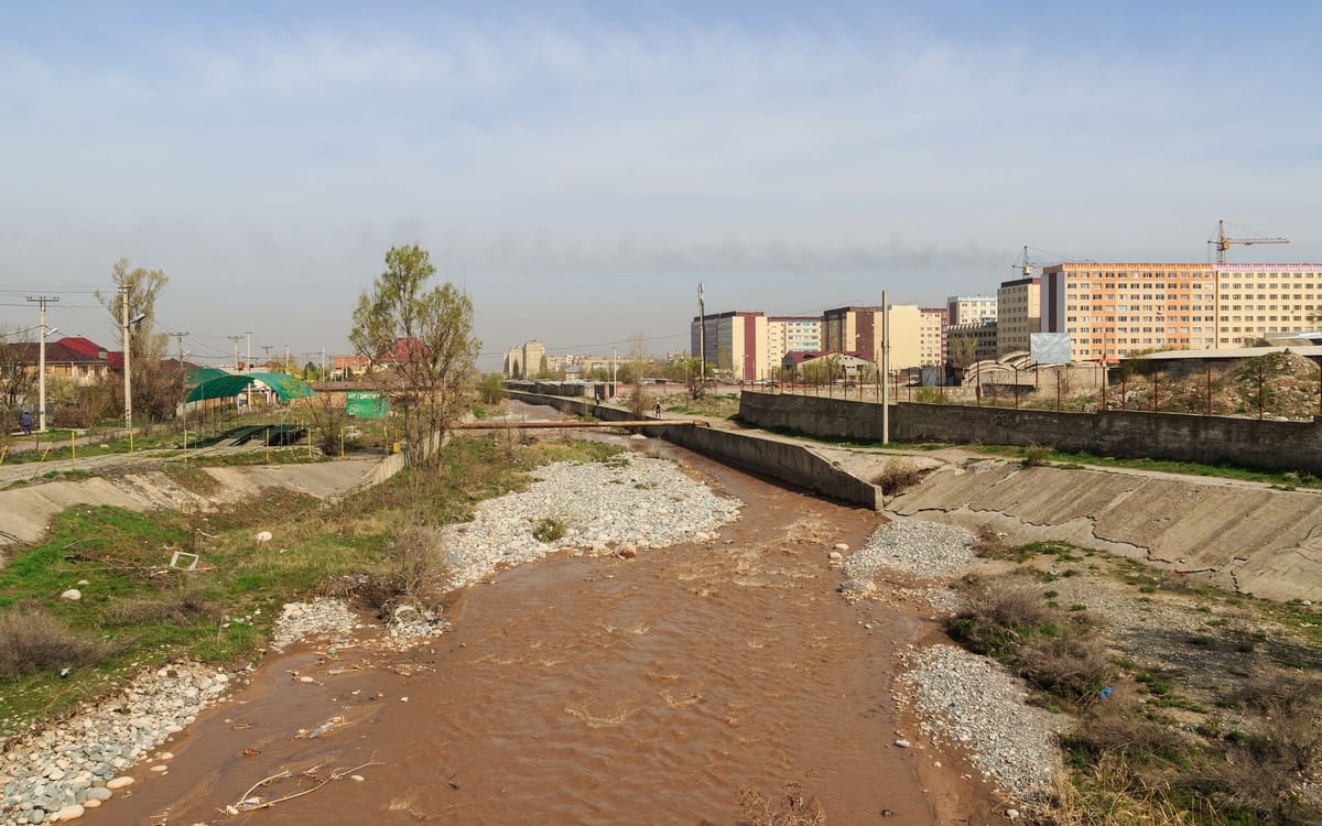 В Бишкеке хотят запретить строительство домов вдоль рек Ала-Арча и Аламедин