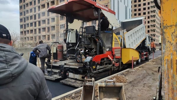 «Бишкекасфальтсервис» завершает строительство тротуара по улице Айни