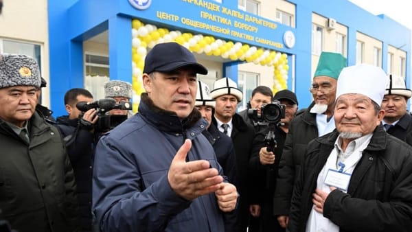 Садыр Жапаров и Алымкадыр Бейшеналиев открыли новую больницу в Баткенской области