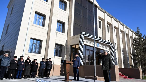 Садыр Жапаров открыл еще одно здание ГКНБ в Нарынской области