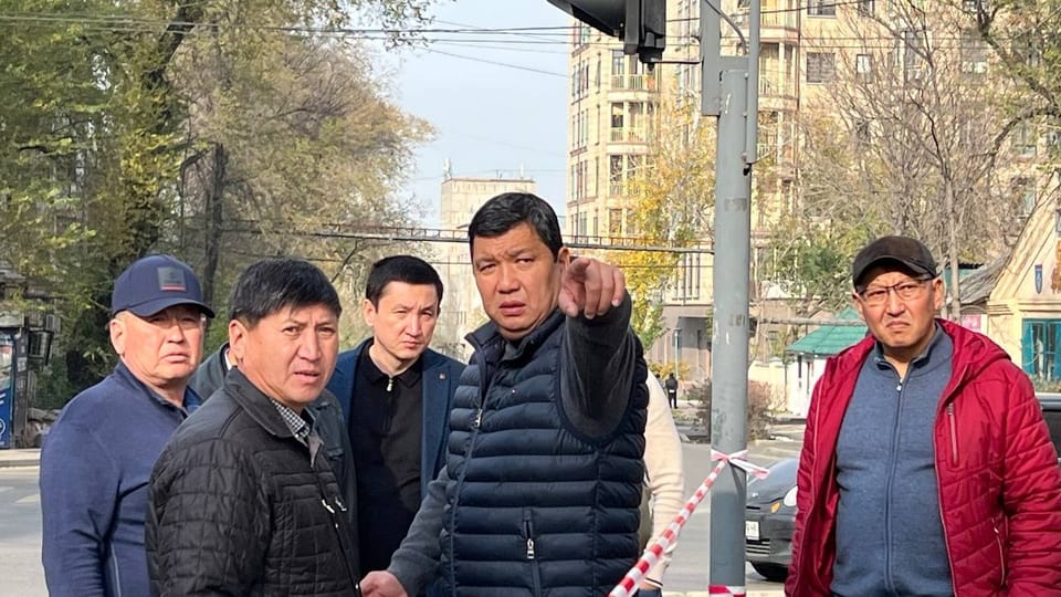 Мэр Бишкека уволит руководителей «Бишкекасфальтсервиса» и Максата Сазыкулова, если они вовремя не отремонтируют тротуары